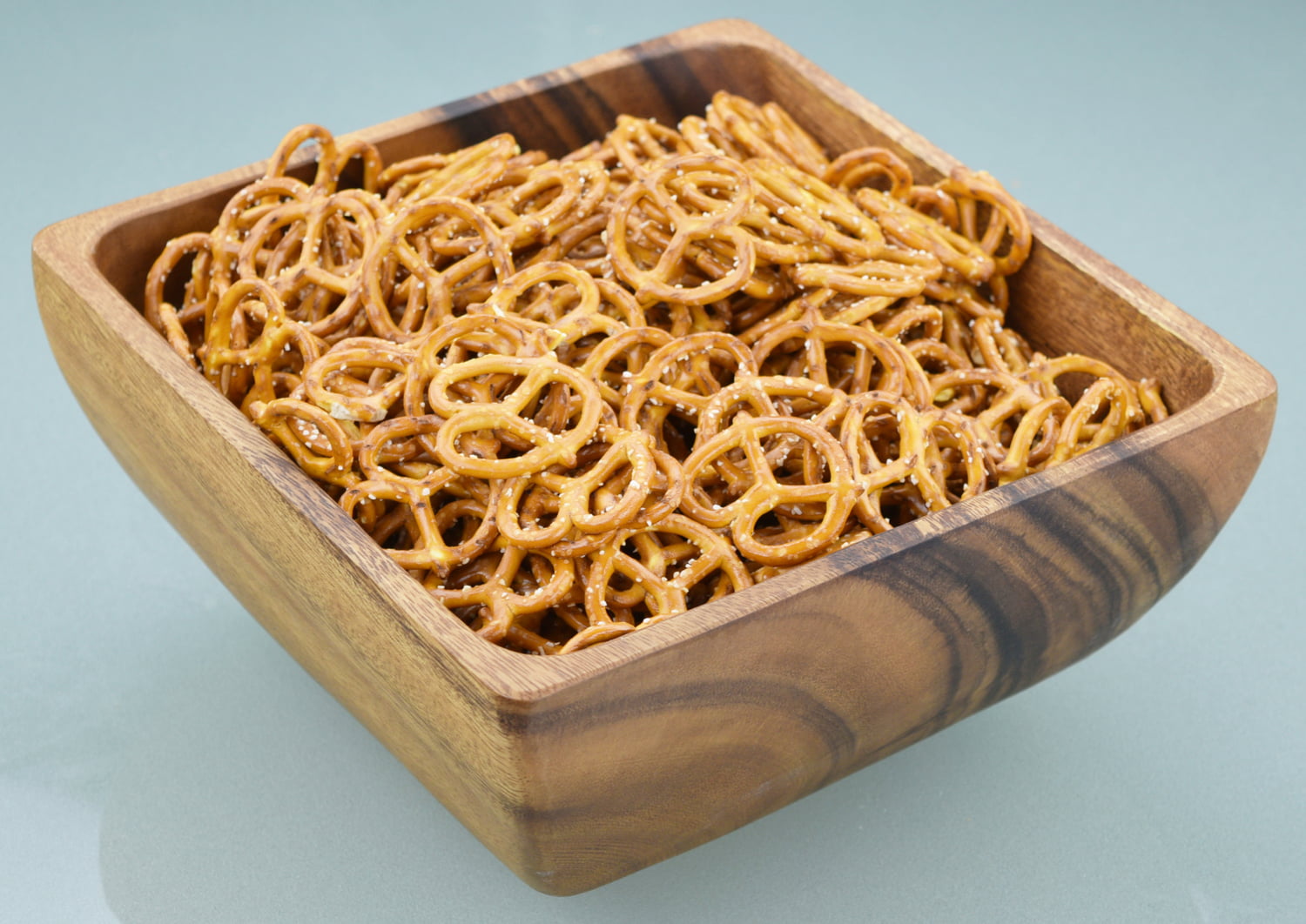 https://www.pacificmerchants.com/acaciaware-wood-bowls/images/zk0535-pretzels.jpg