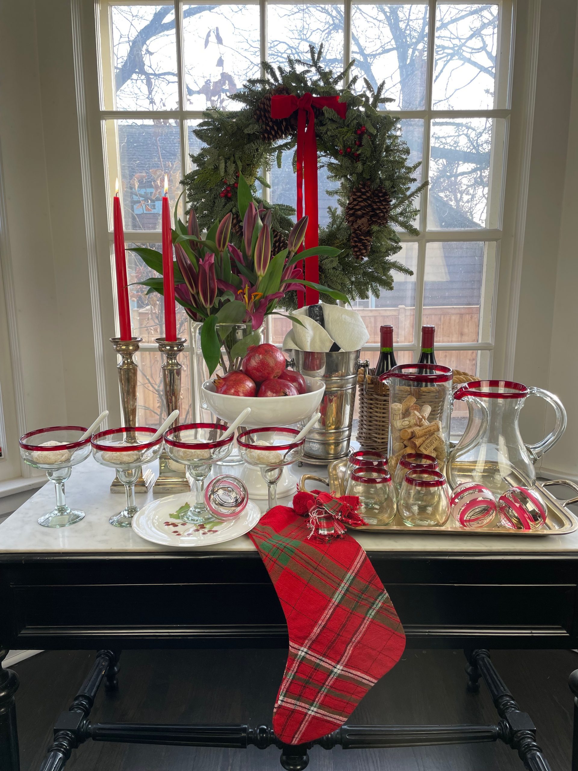 FESTIVE RED FOR THE HOLIDAYS: Red Rim Glassware Brings the Holiday Vibe to Holiday Cocktails & Festive Feasts